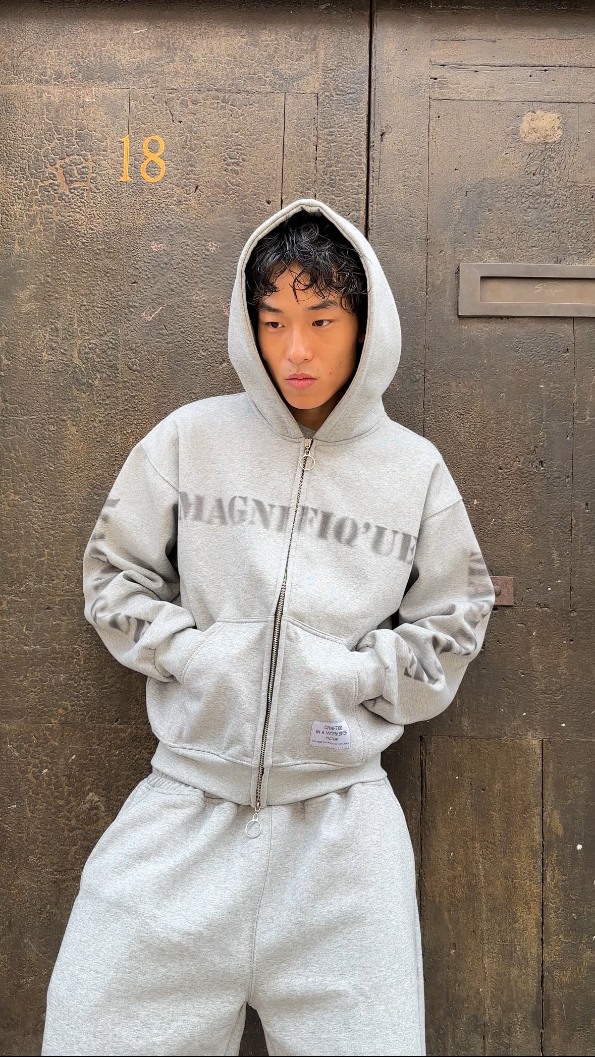NEW A/W 25 ZIP UP