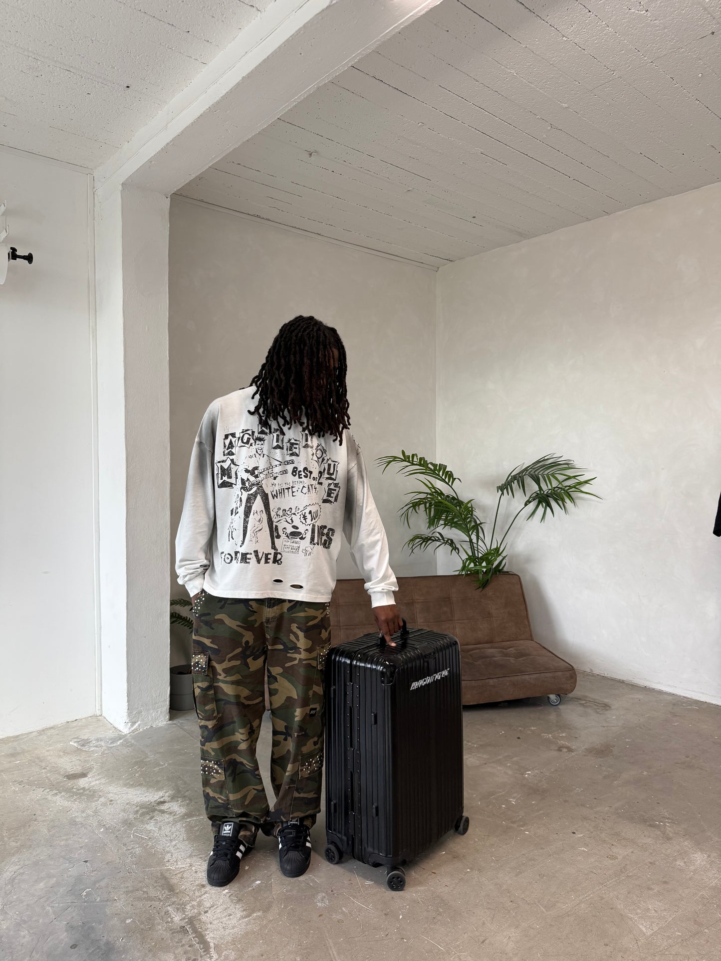 DISTRESSED LIVES FOREVER LONG SLEEVE