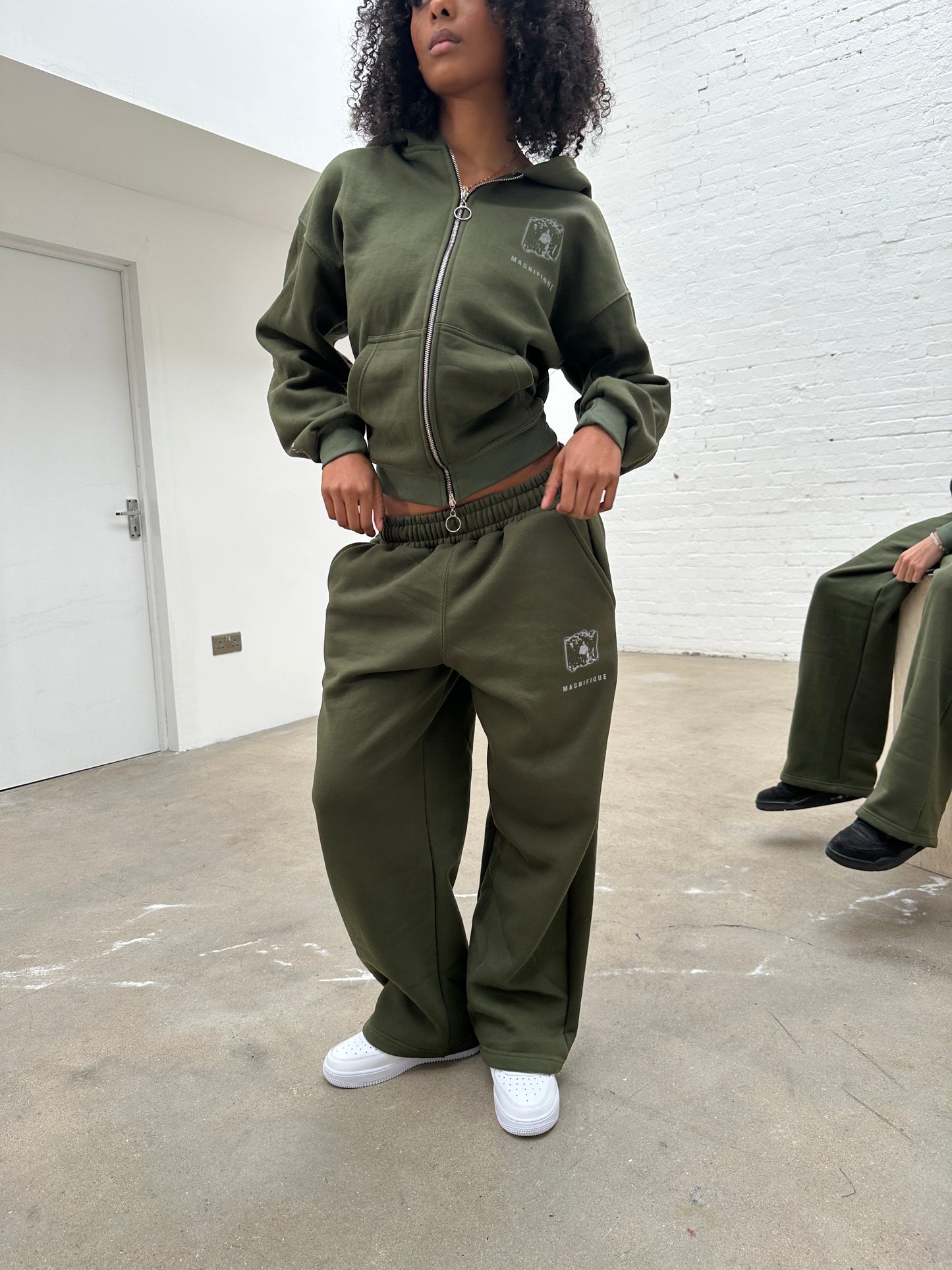 OLIVE SIGNATURE JOGGERS